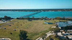 Sandstone Point Hotel Helicopter Return